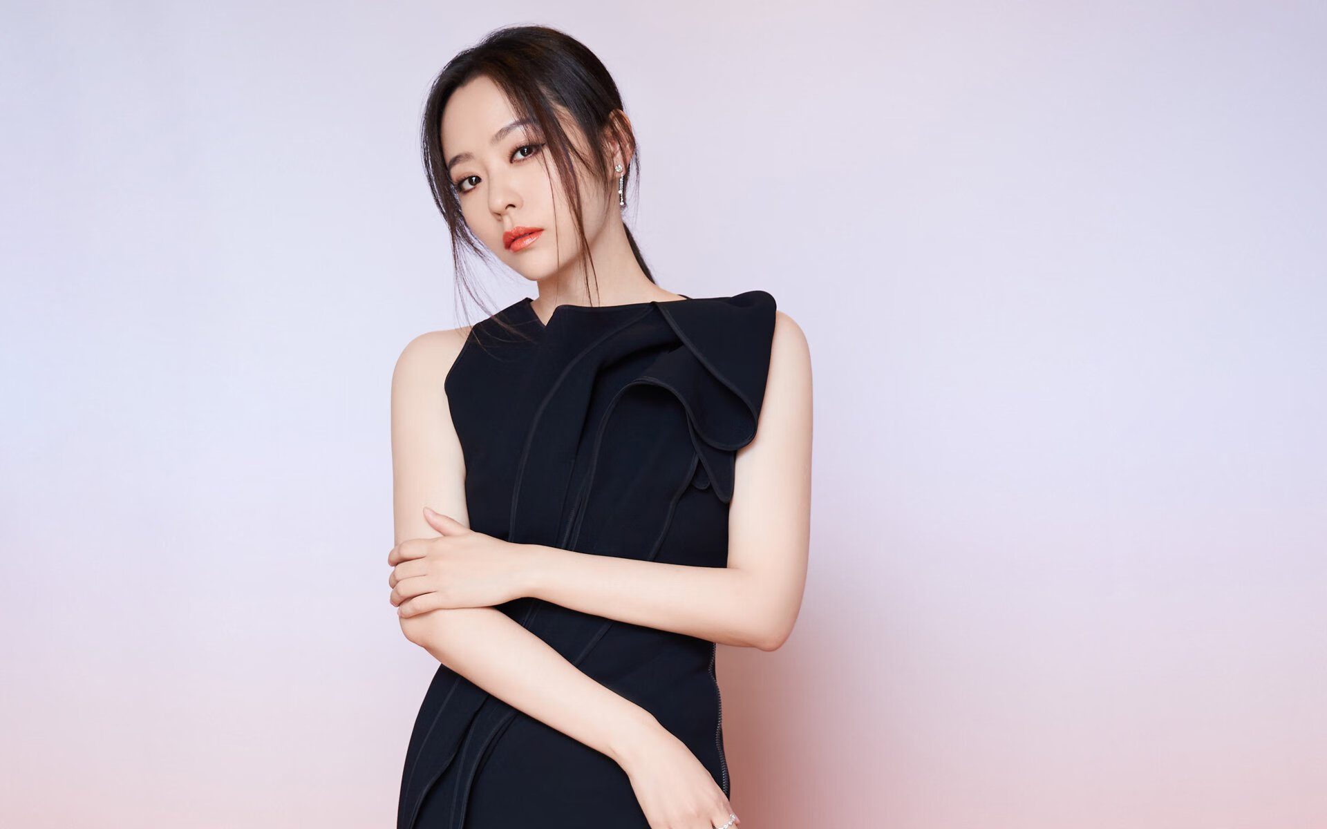 开云网页版-“季中排行变奏，焦点战引领赛季新格局”，季中赛战队排名